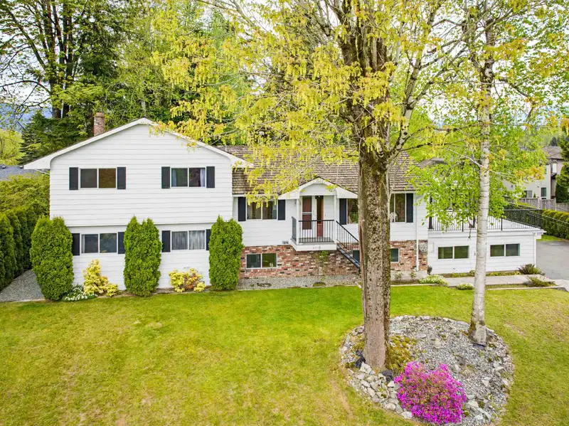 33103 WHIDDEN AVENUE - photo 2 of 40