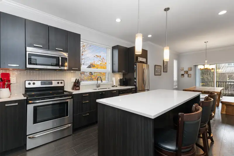 126 5888 144 STREET - photo 3 of 36