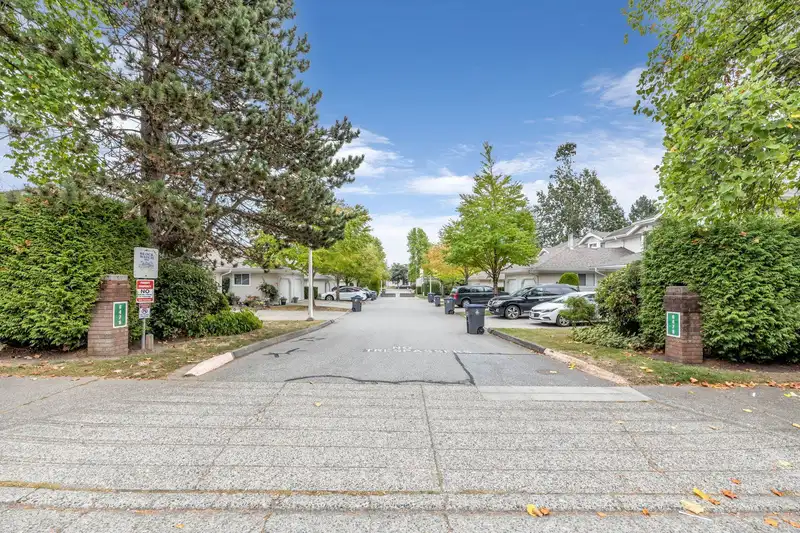 17 6478 121 STREET - photo 2 of 28