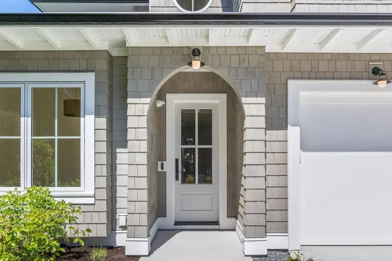 12641 15 AVENUE - photo 3 of 30