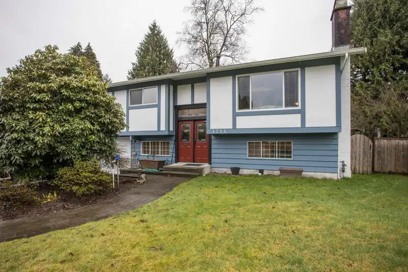 1214 LABURNUM AVENUE - photo 1 of 37