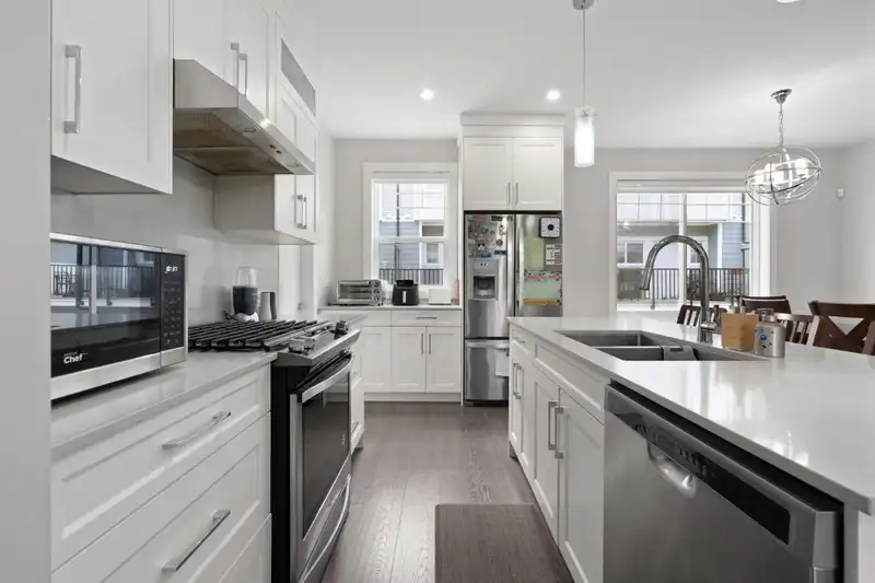 18 7410 194 STREET - photo 2 of 32