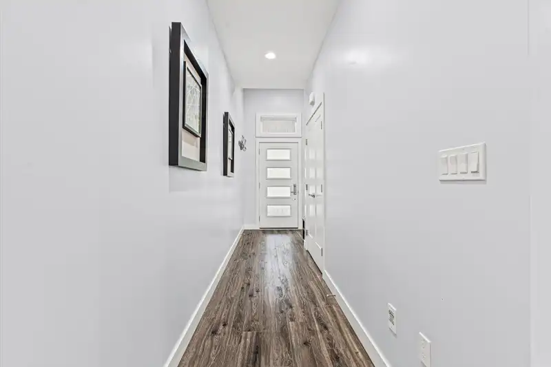 38 46110 THOMAS ROAD - photo 2 of 32