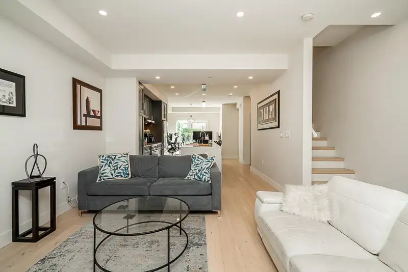 4 115 W QUEENS ROAD - photo 4 of 32