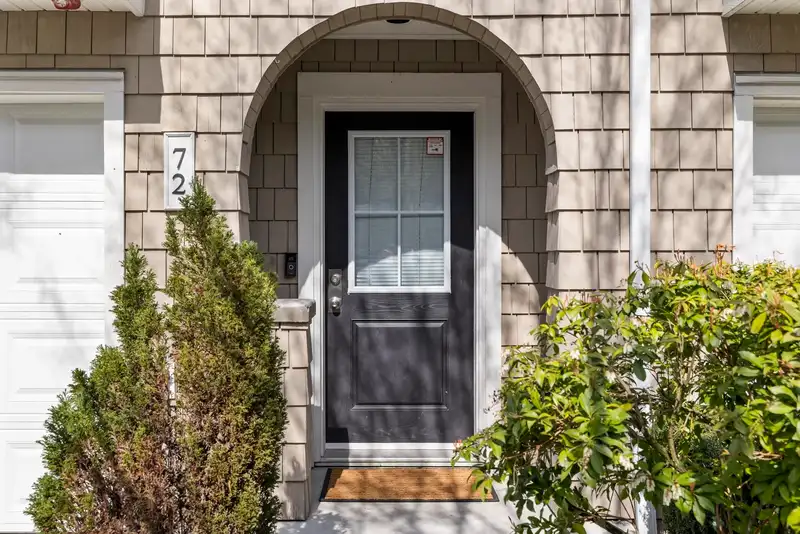 72 2418 AVON PLACE - photo 3 of 40