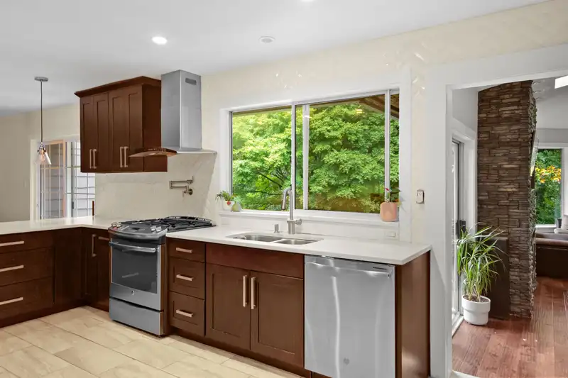 28280 MYRTLE AVENUE - photo 4 of 39