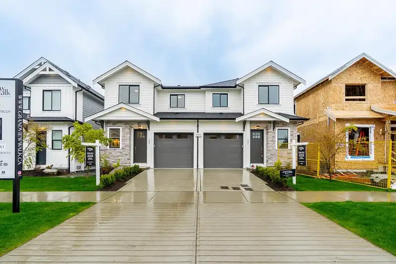 102 16612 18A AVENUE - photo 1 of 39