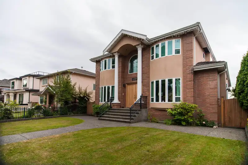 2288 FRASERVIEW DRIVE - photo 2 of 37