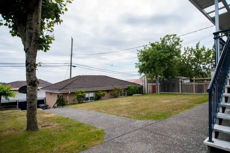 2288 FRASERVIEW DRIVE - photo 3 of 37
