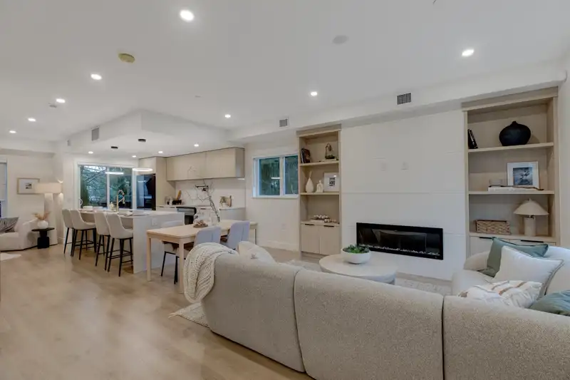 2 339 KEARY STREET - photo 1 of 36