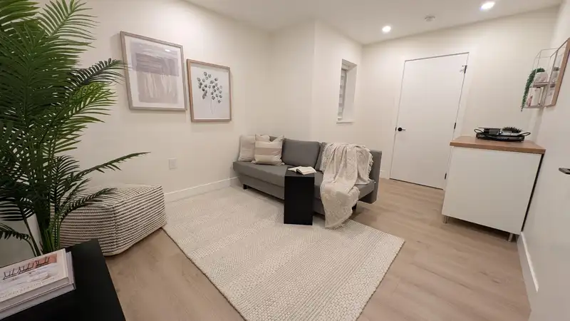 2 339 KEARY STREET - photo 2 of 36