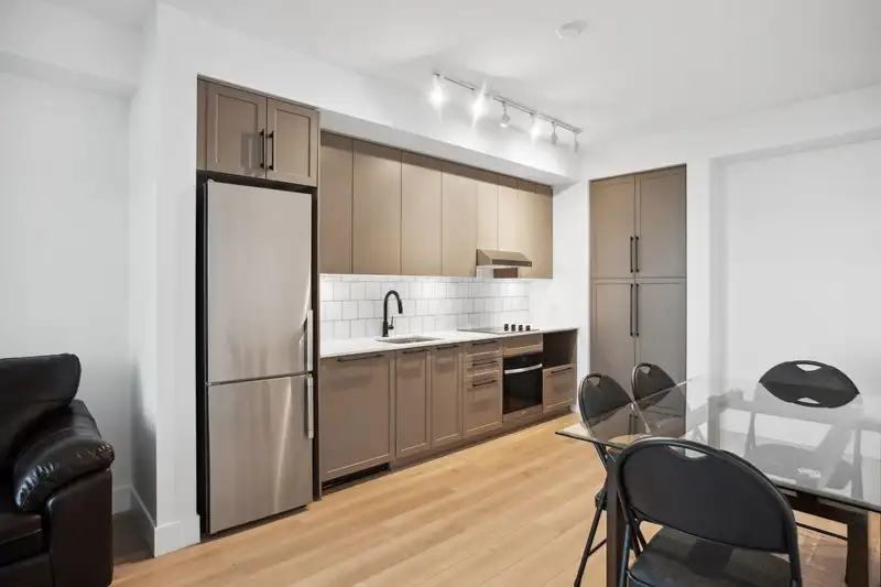 711 8750 UNIVERSITY CRESCENT - photo 3 of 23