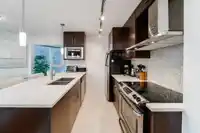 301 689 ABBOTT STREET - thumbnail 4