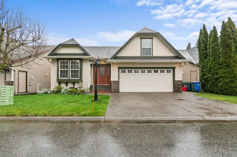 9 349 WALNUT AVENUE - photo 3 of 34
