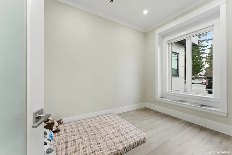 13414 60 AVENUE - photo 2 of 30