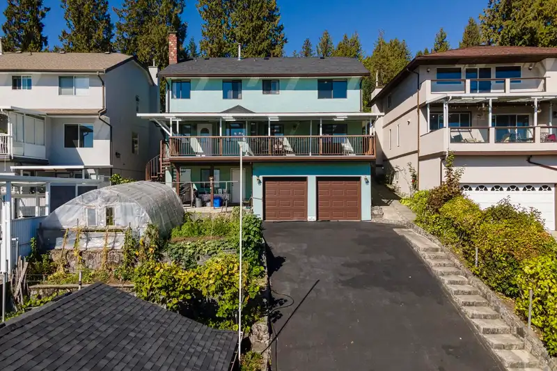 557 TEMPE CRESCENT - photo 2 of 39