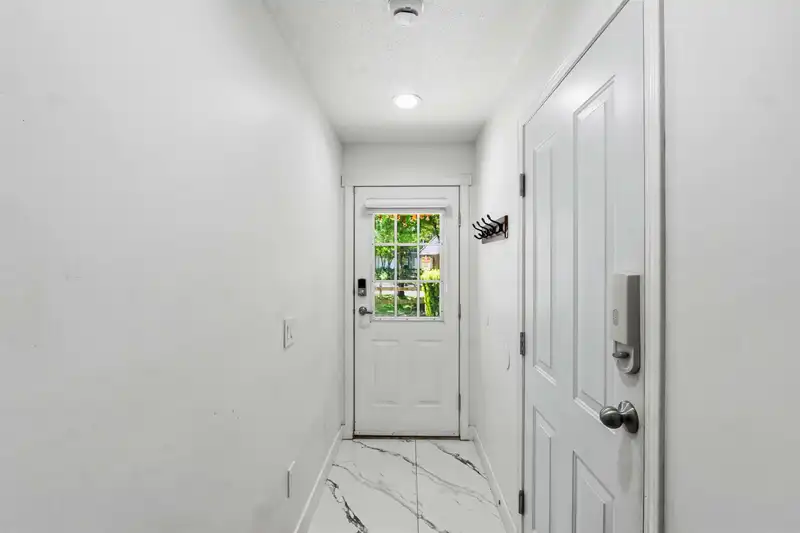 43 12778 66 AVENUE - photo 4 of 34