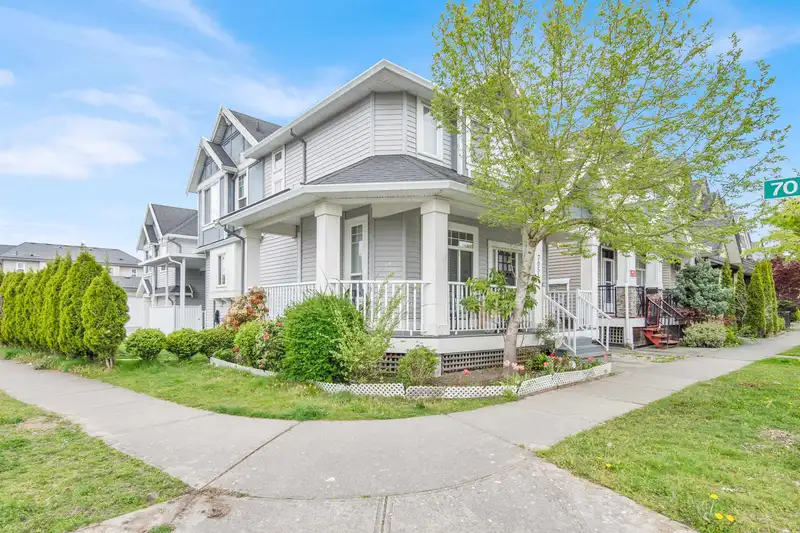 7051 144B STREET - photo 2 of 32