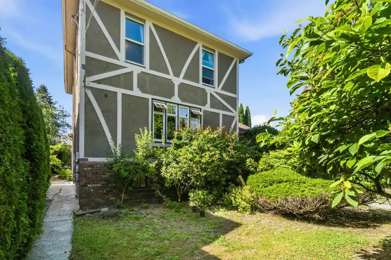 205 FOURTH AVENUE - photo 4 of 40