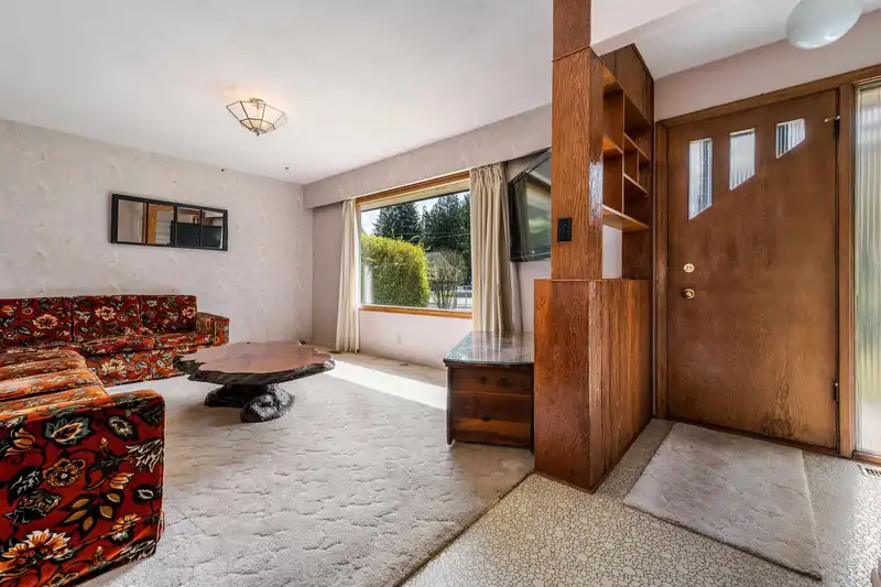 455 PINE AVENUE - photo 4 of 38