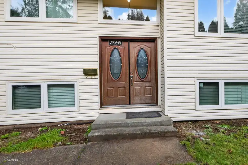 22939 128 AVENUE - photo 3 of 40