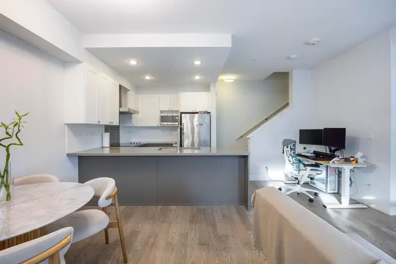 8 3201 NOEL DRIVE - photo 3 of 13