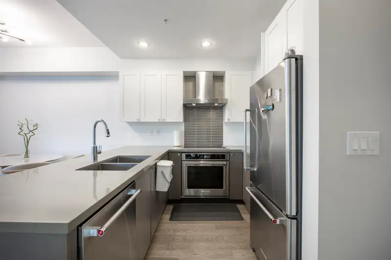8 3201 NOEL DRIVE - photo 4 of 13