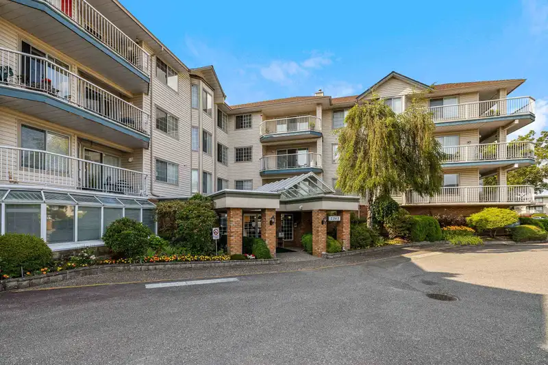 308 5363 206 STREET - photo 2 of 40