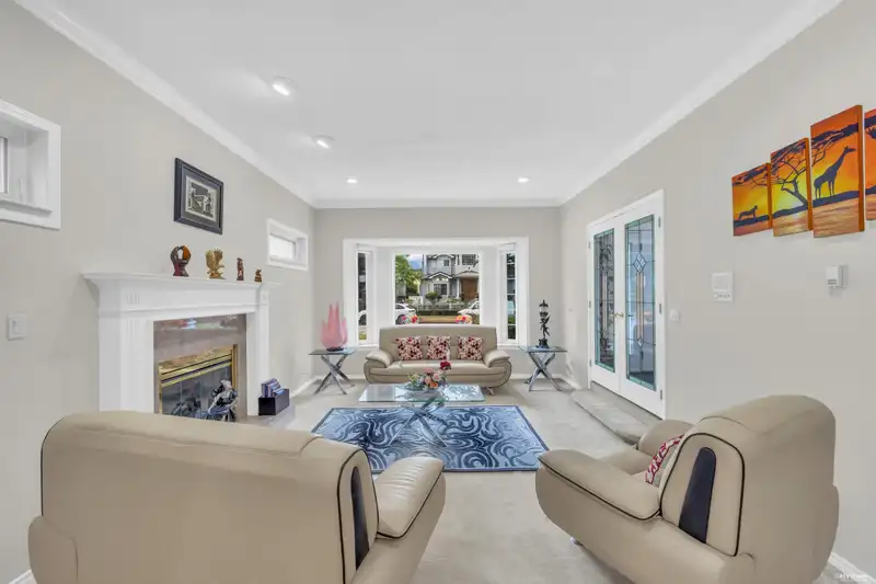 2381 E 40TH AVENUE - photo 3 of 39