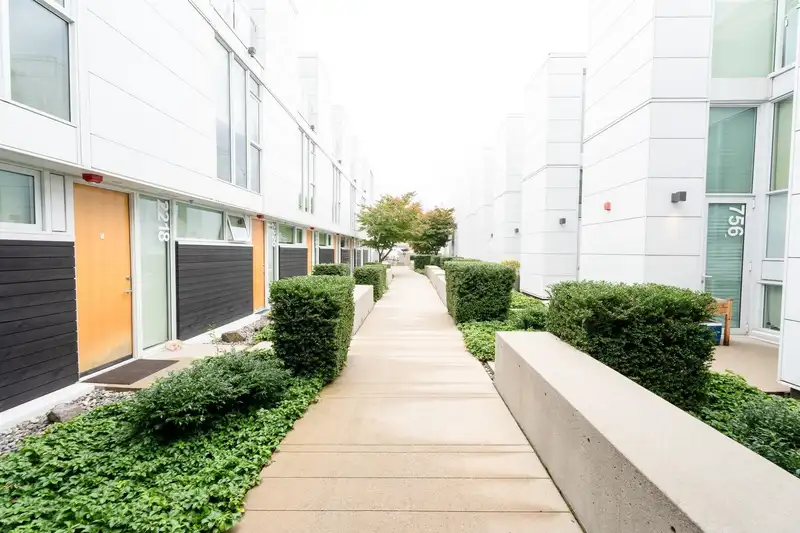 2208 WILLOW STREET - photo 2 of 13