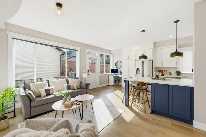 21122 80 AVENUE - photo 4 of 6