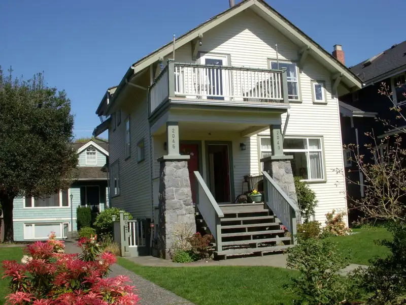 2043-2047 W 14TH AVENUE - photo 1 of 7