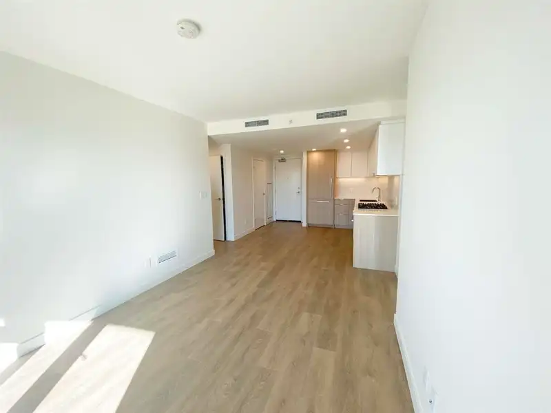 1008 318 ALDERSON AVENUE - photo 4 of 29