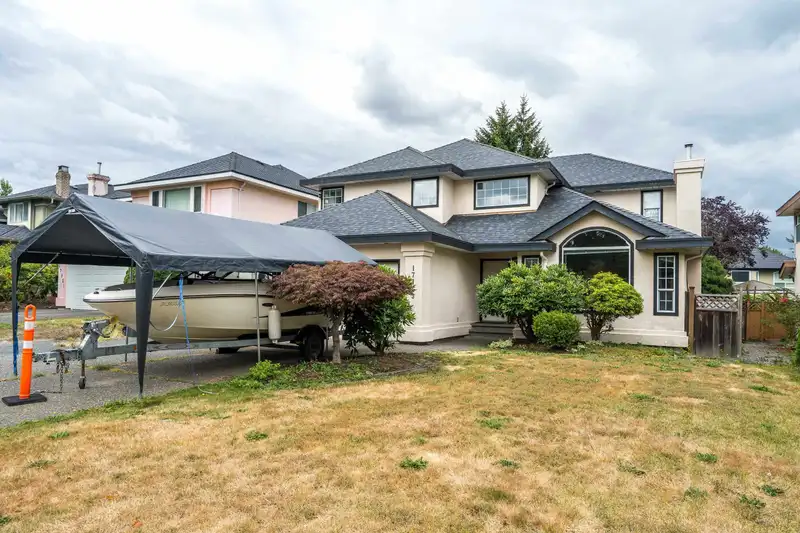 17163 102 AVENUE - photo 4 of 40