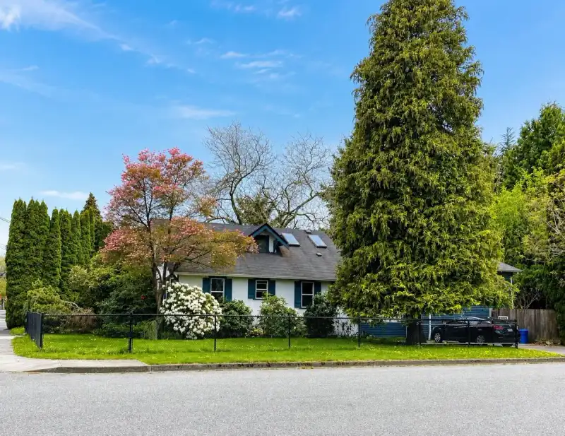 46031 CLEVELAND AVENUE - photo 1 of 10