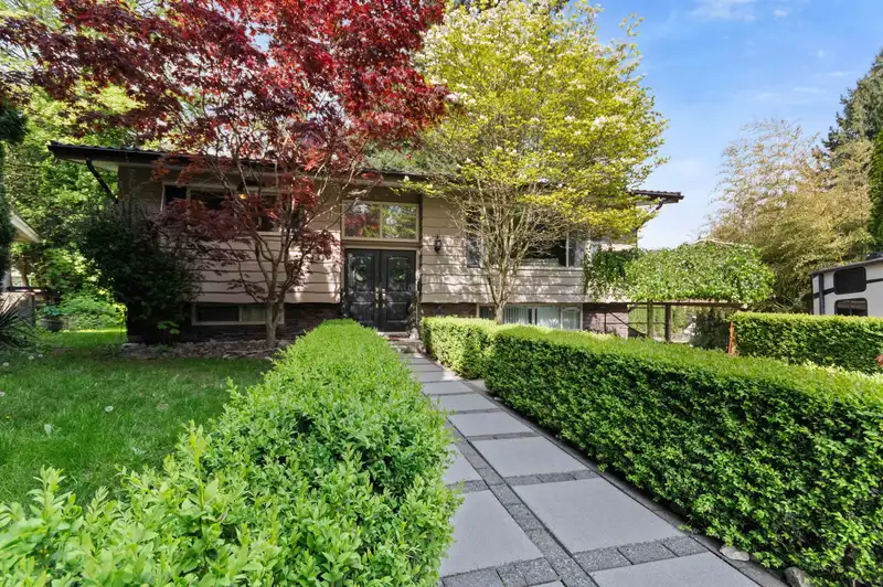 33191 EDGEWOOD AVENUE - photo 2 of 40
