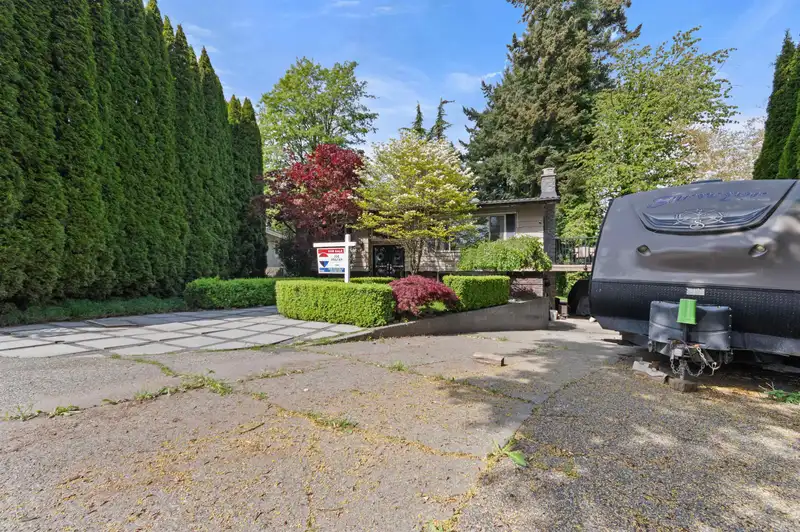 33191 EDGEWOOD AVENUE - photo 3 of 40