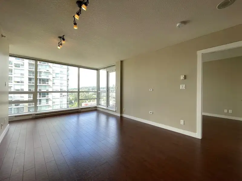 2607 2978 GLEN DRIVE - photo 4 of 20