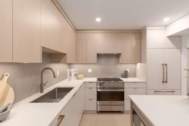 102 2329 E 34TH AVENUE - photo 4 of 18