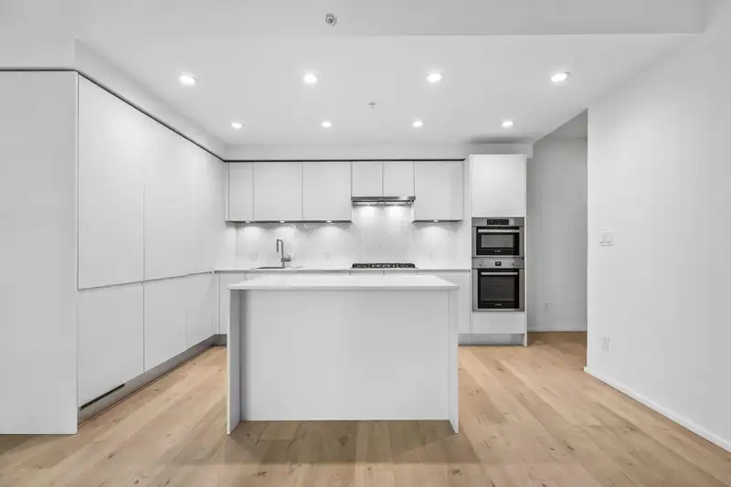 4505 3833 EVERGREEN PLACE - photo 3 of 40