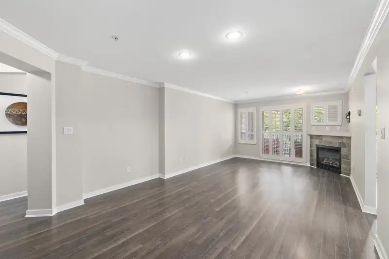 216 20750 DUNCAN WAY - photo 4 of 32