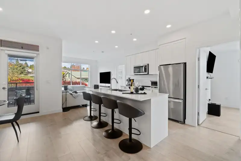 301 808 GAUTHIER AVENUE - photo 2 of 31