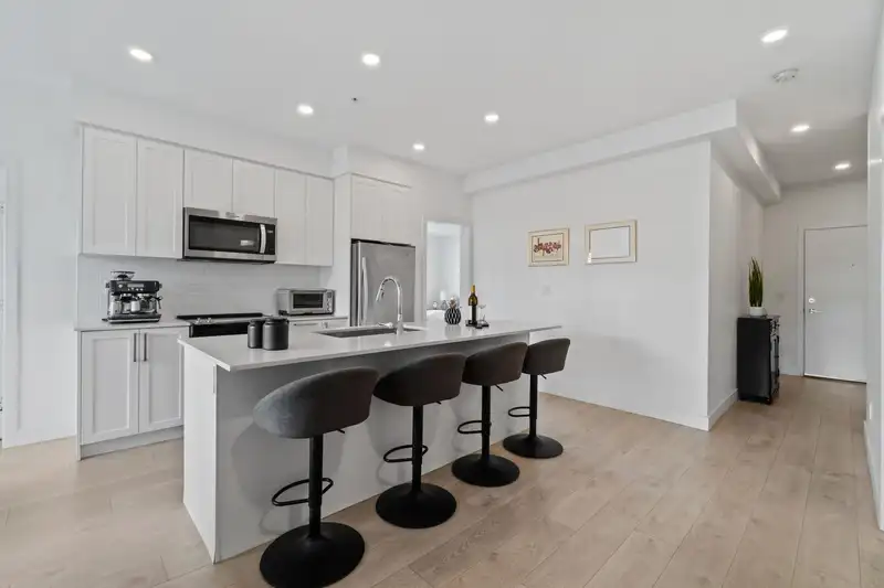 301 808 GAUTHIER AVENUE - photo 3 of 31