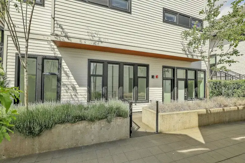 103 1306 LAVAL SQUARE - photo 1 of 23