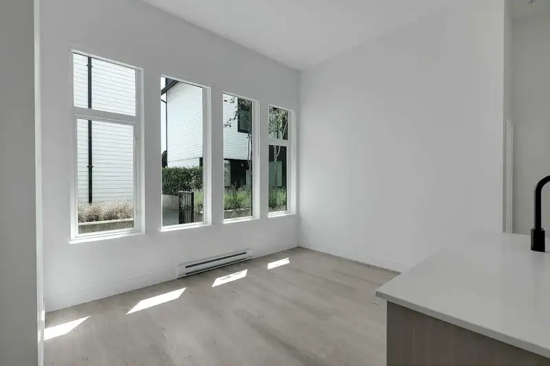 103 1306 LAVAL SQUARE - photo 3 of 23