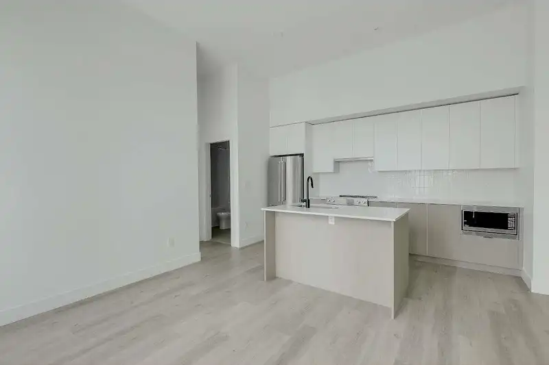 103 1306 LAVAL SQUARE - photo 4 of 23