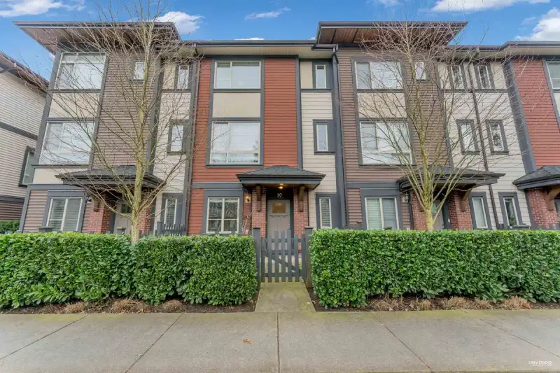 10 16127 87 AVENUE - photo 1 of 33