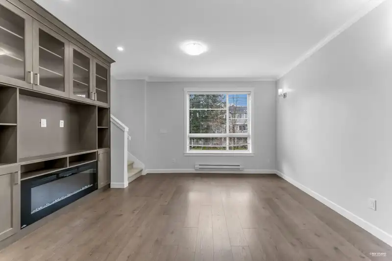 10 16127 87 AVENUE - photo 3 of 33