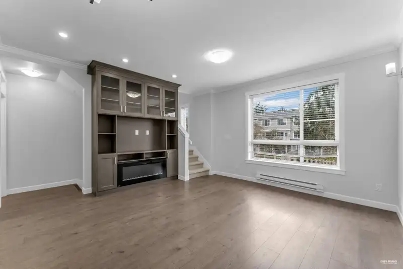 10 16127 87 AVENUE - photo 4 of 33