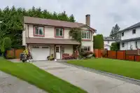 9247 214 STREET - thumbnail 1